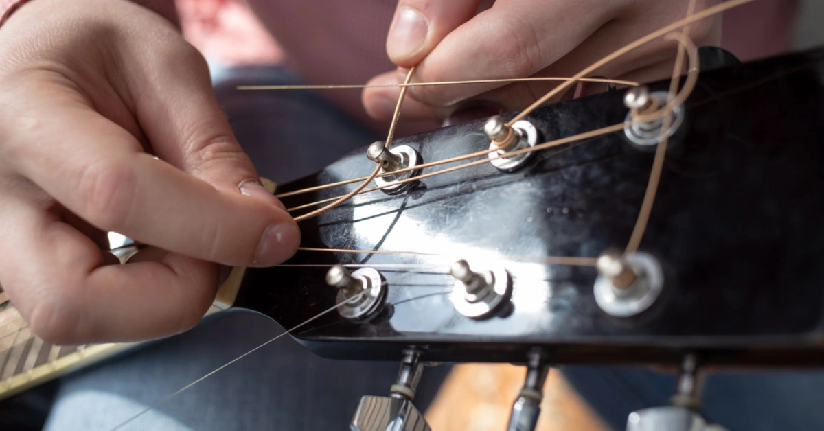 Gitaar snaren vervangen in 4 stappen gloednieuwe snaren